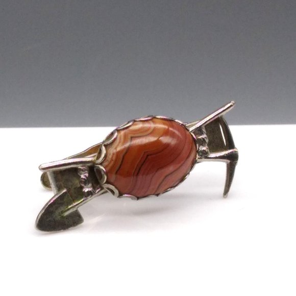 Vintage Miner Tie Clip, Banded Agate Cabochon with Silver Tone Crossed Pick Axe - Picture 1 of 5